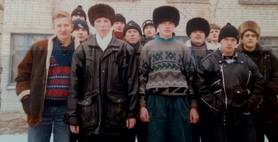 Стиль 90-х годов для мужчин (50+ фото): как одевались в 90-е, мужская мода в одежде на западе и в России16