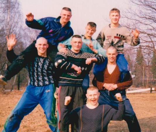 Стиль 90-х годов для мужчин (50+ фото): как одевались в 90-е, мужская мода в одежде на западе и в России32