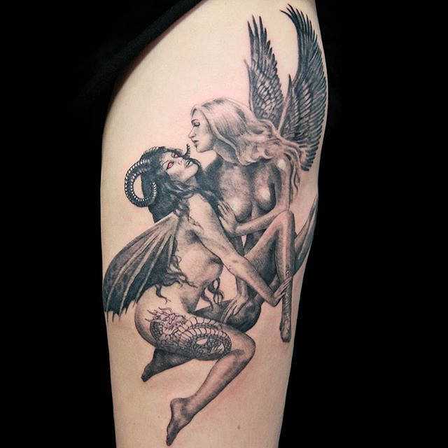 Ангел и Демон тату на плече