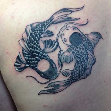 Рыбы знак зодиака тату на спине