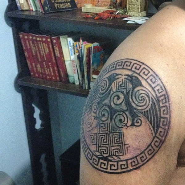 Греческий орнамент тату